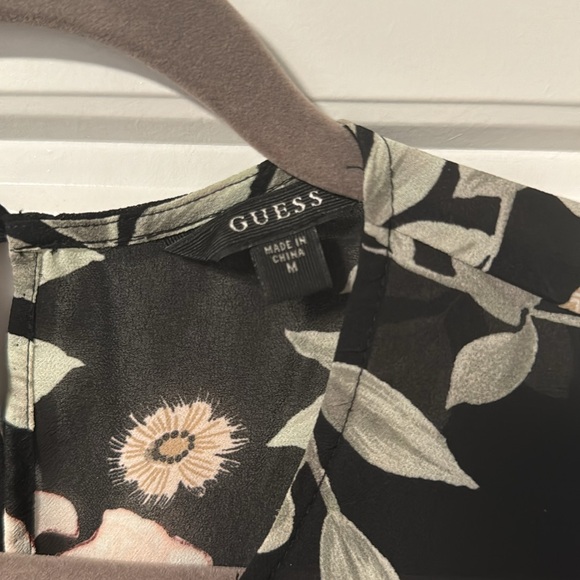 Guess blouse size Medium - Picture 2 of 4
